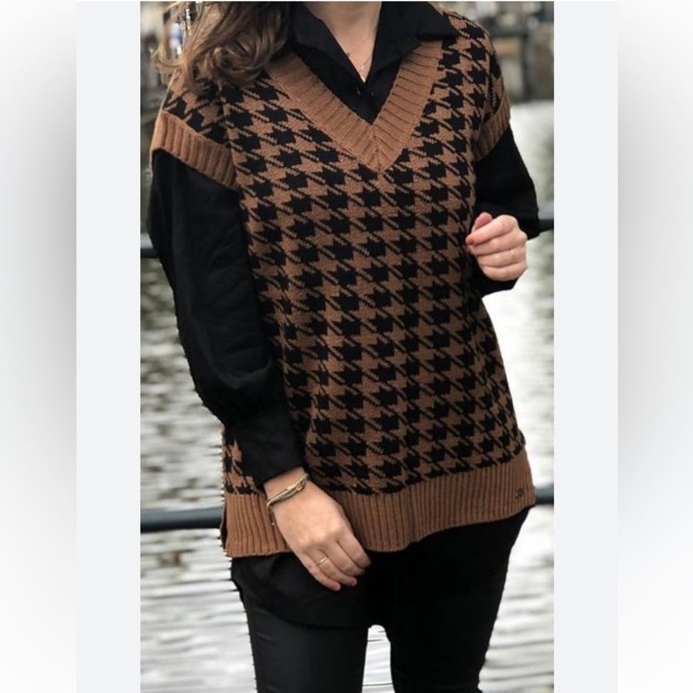 Heart & Heels Dogstooth V-Neck Button Up Cardigan Collared Black | SIZE M